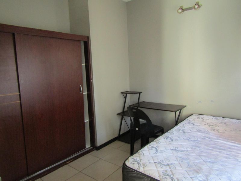 Apartment For Sale In Johannesburg - Photo 3