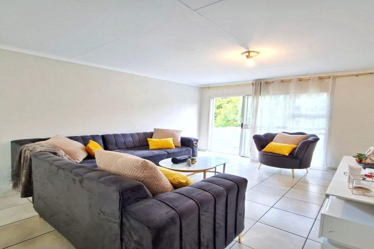 Elegant 2-Bedroom First-Floor Apartment in Sunset Close - Photo 3