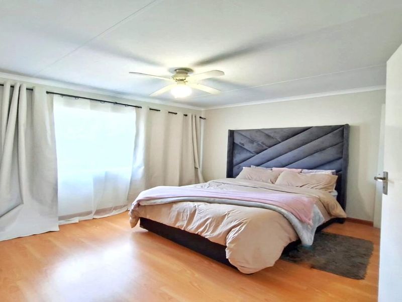 Elegant 2-Bedroom First-Floor Apartment in Sunset Close - Photo 7