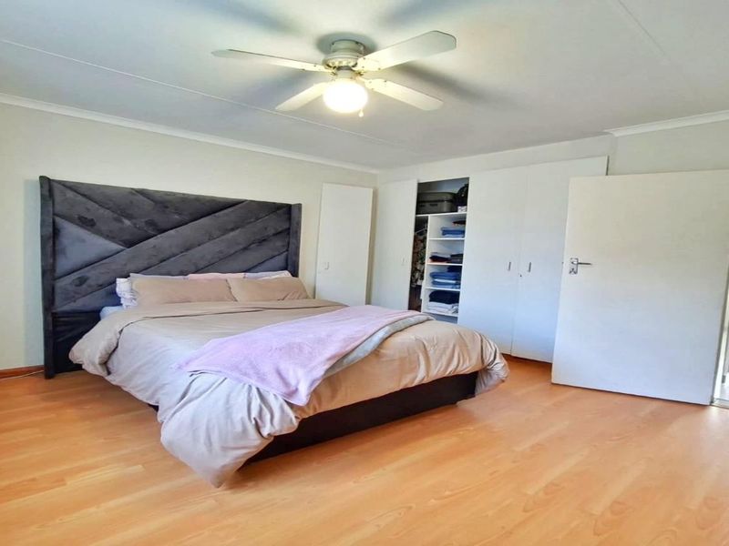 Elegant 2-Bedroom First-Floor Apartment in Sunset Close - Photo 8