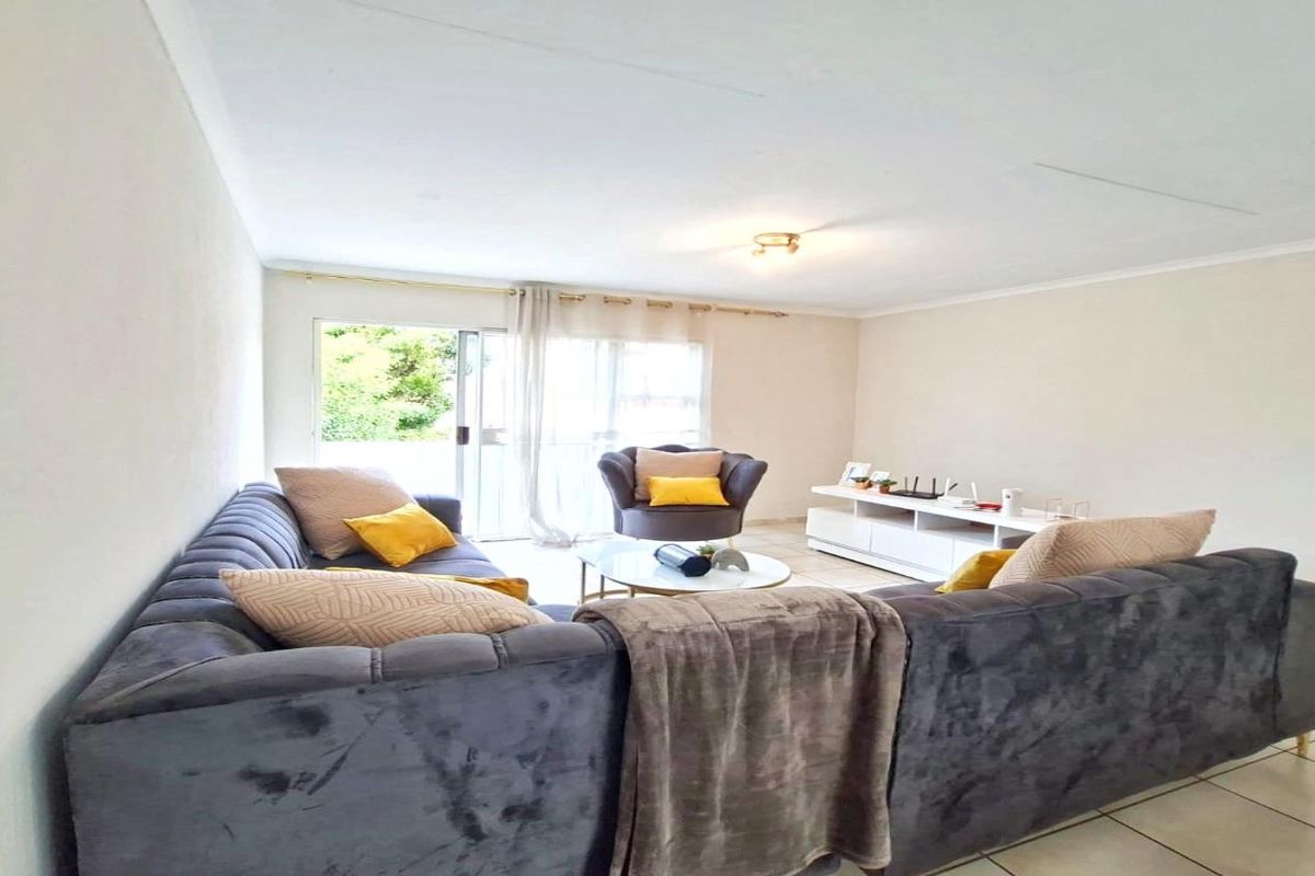 Elegant 2-Bedroom First-Floor Apartment in Sunset Close - Photo 2