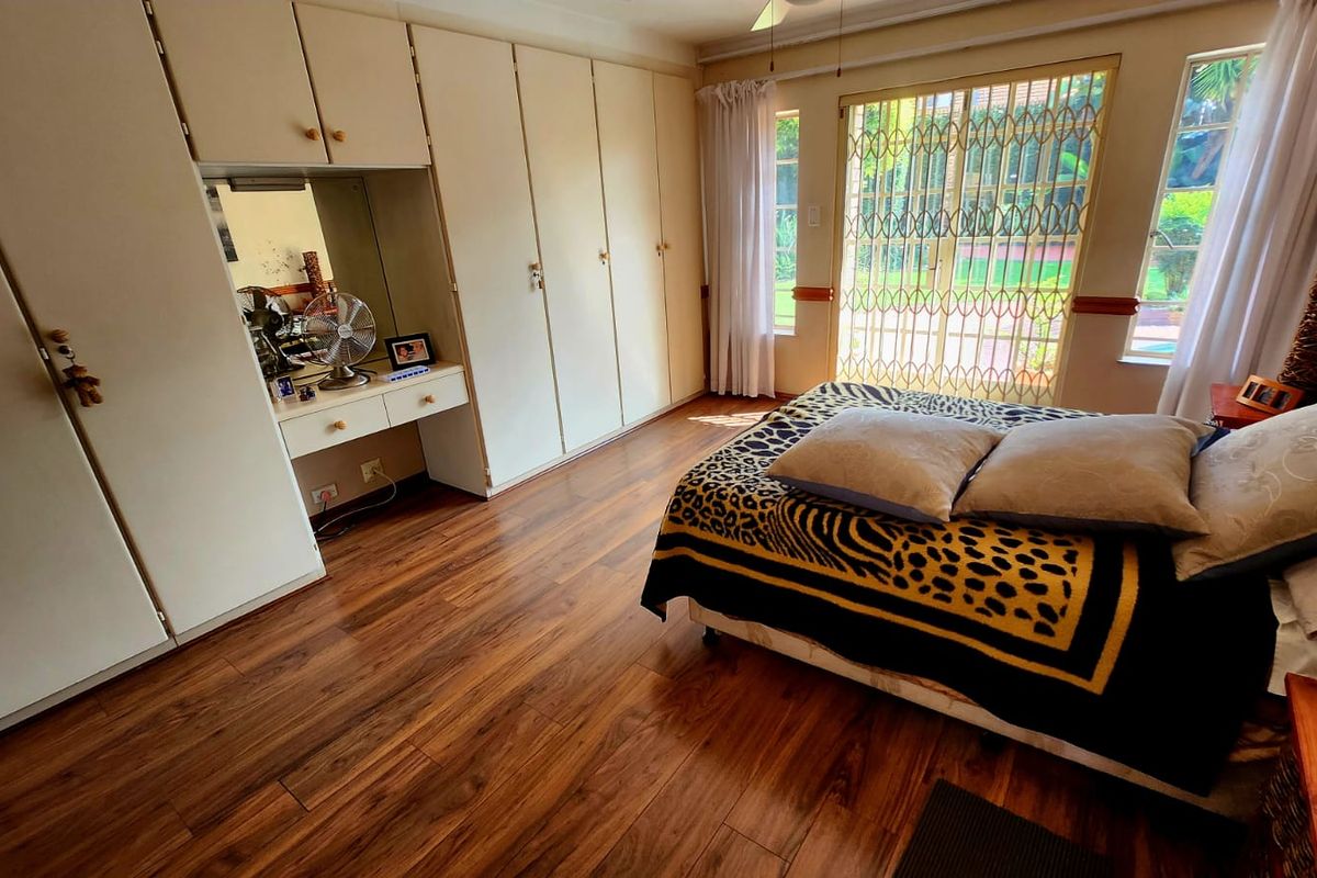 "One of a Kind" - House + Caravan Garage with Loft! - Photo 4