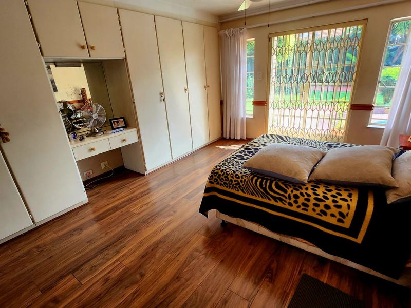 "One of a Kind" - House + Caravan Garage with Loft! - Photo 4