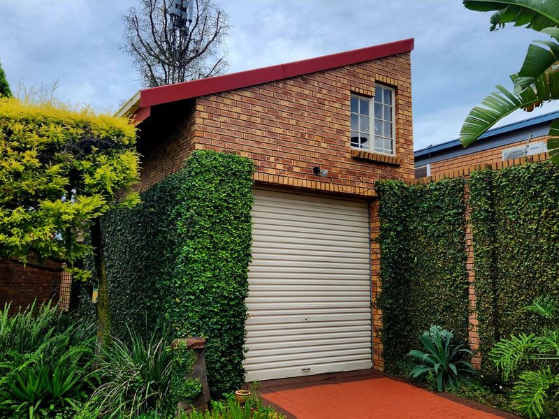 "One of a Kind" - House + Caravan Garage with Loft! - Photo 9