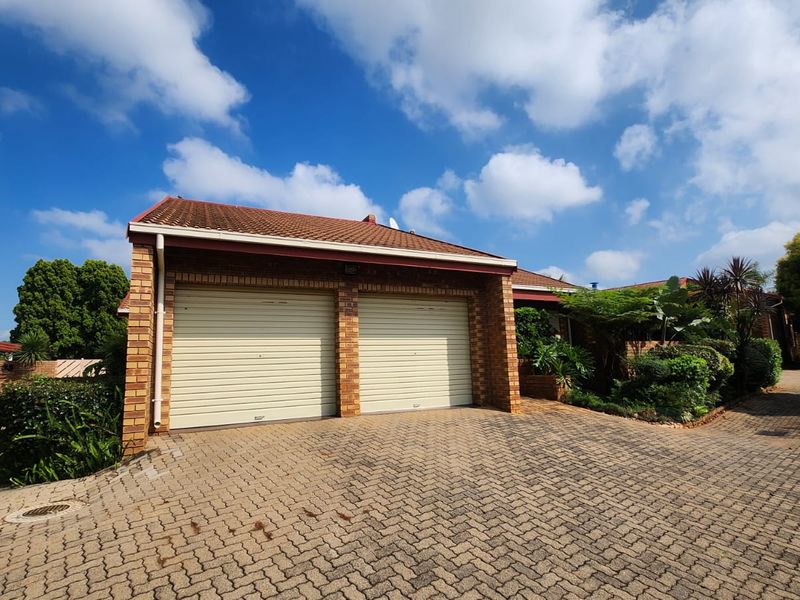 "One of a Kind" - House + Caravan Garage with Loft! - Photo 6