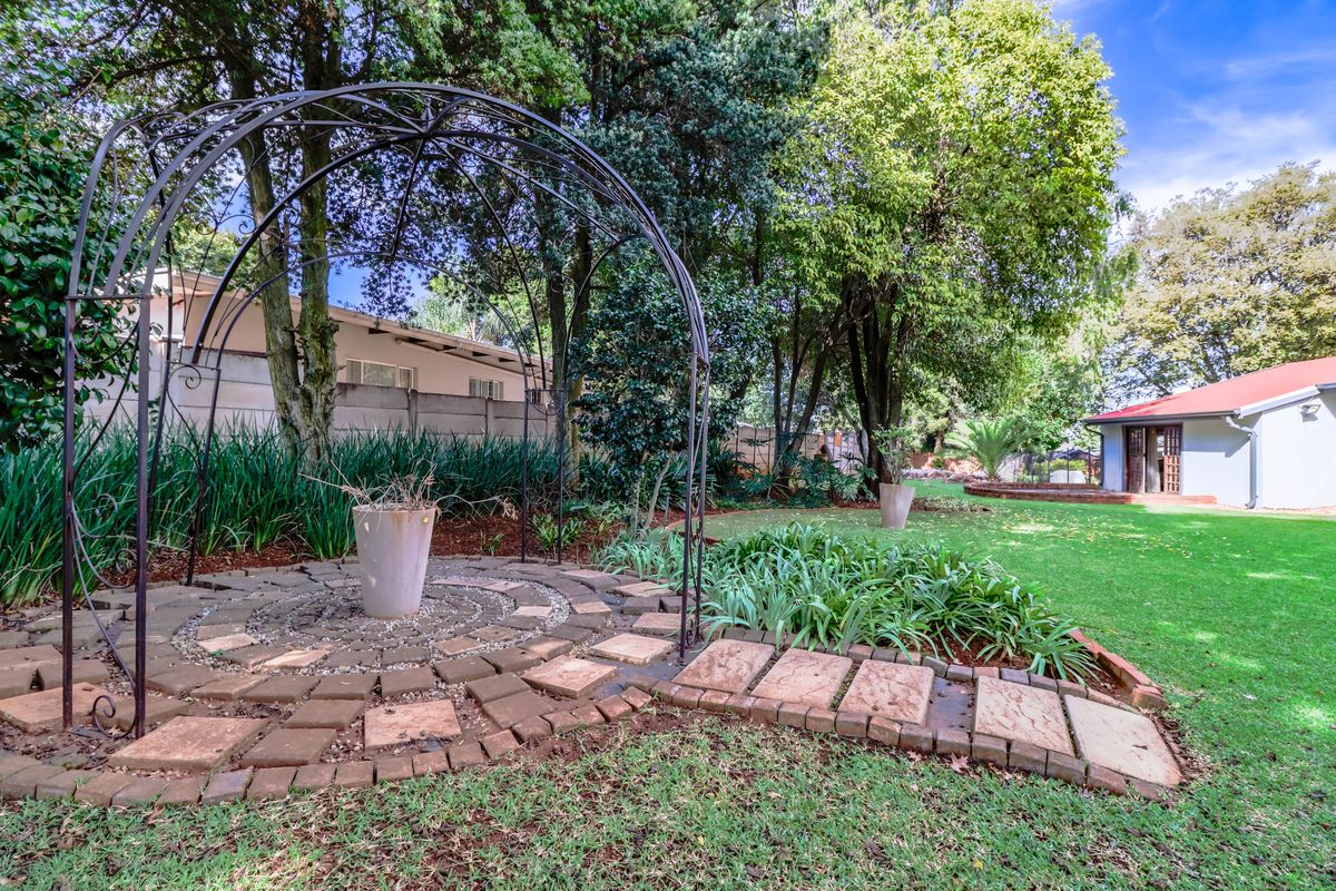 Perfect for families seeking comfort and style! - Photo 4