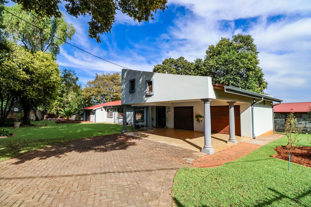 Perfect for families seeking comfort and style! - Photo 3