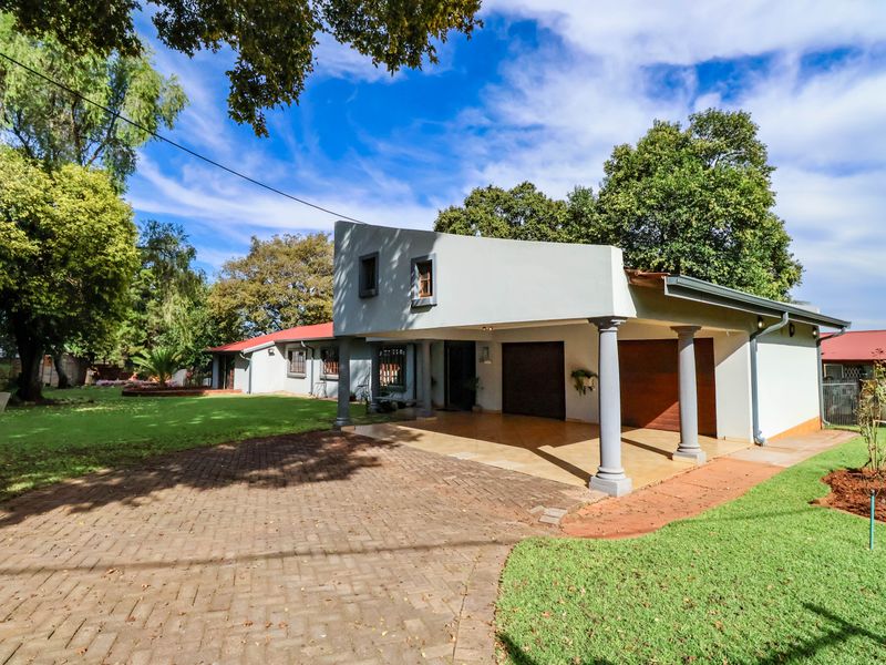 Perfect for families seeking comfort and style! - Photo 3