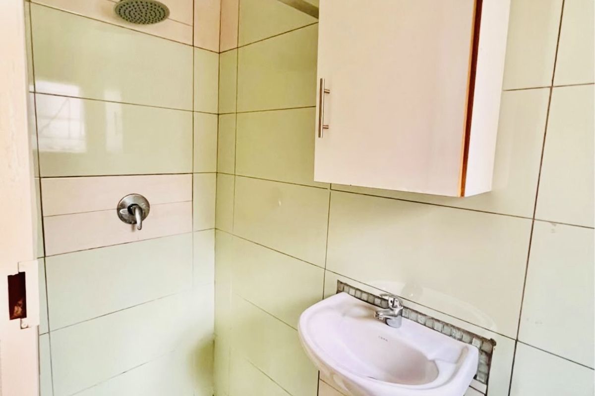 Investors Delight. Income Generating Property. - Photo 3