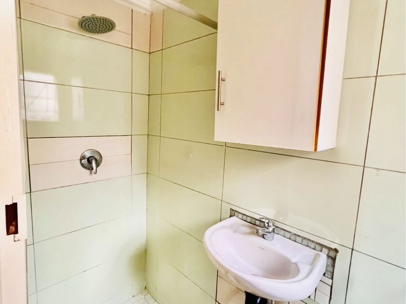 Investors Delight. Income Generating Property. - Photo 3