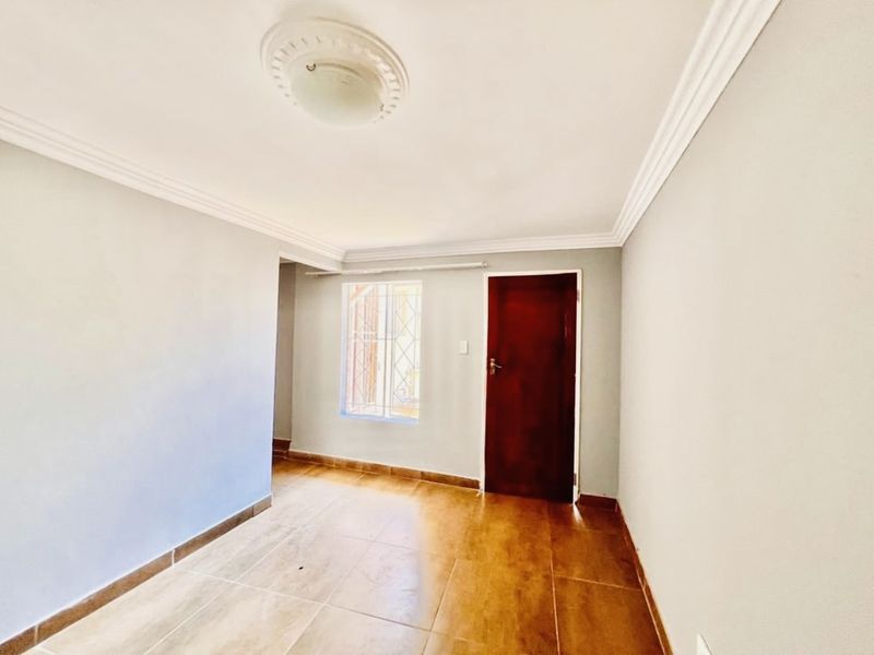 Investors Delight. Income Generating Property. - Photo 5