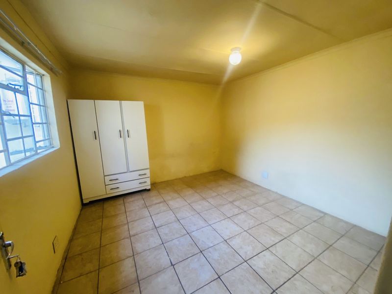 Investors Delight. Income Generating Property. - Photo 7