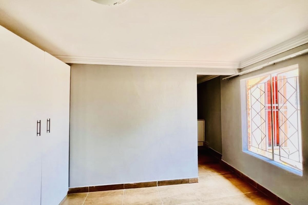 Investors Delight. Income Generating Property. - Photo 2