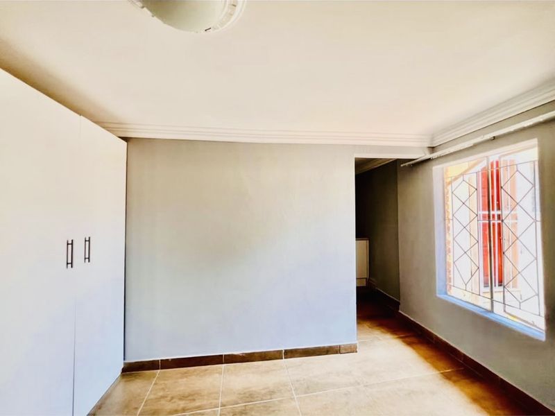 Investors Delight. Income Generating Property. - Photo 2