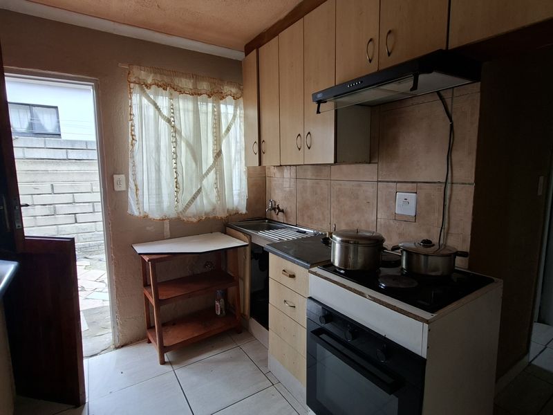 4-Bedroom House -Hidden Gem - Photo 5