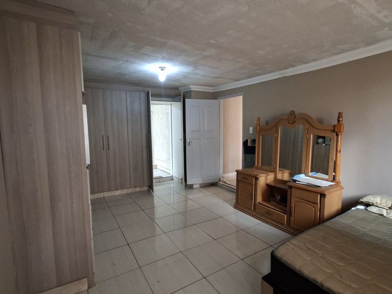 4-Bedroom House -Hidden Gem - Photo 10