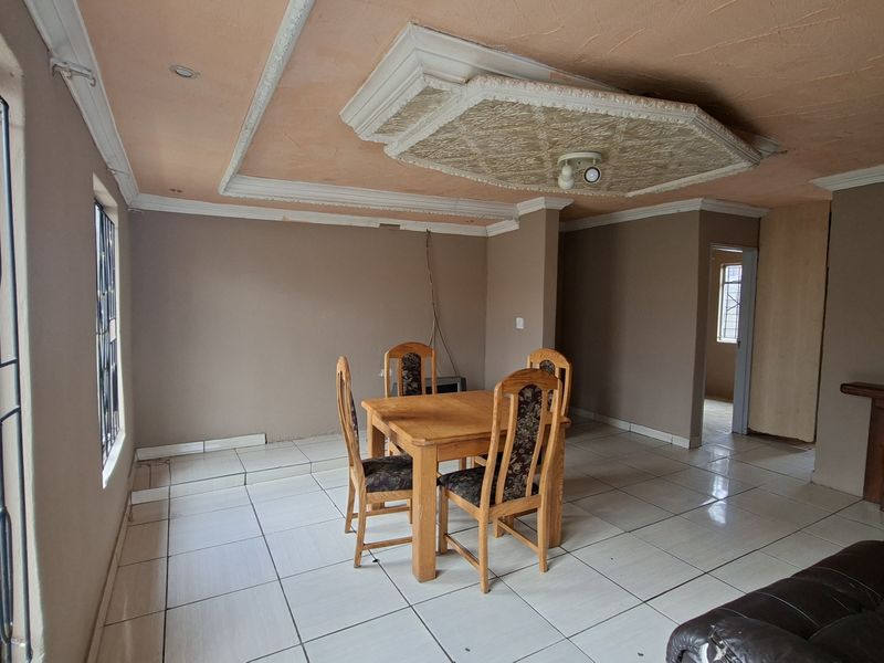 4-Bedroom House -Hidden Gem - Photo 2