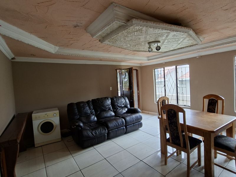 4-Bedroom House -Hidden Gem - Photo 4