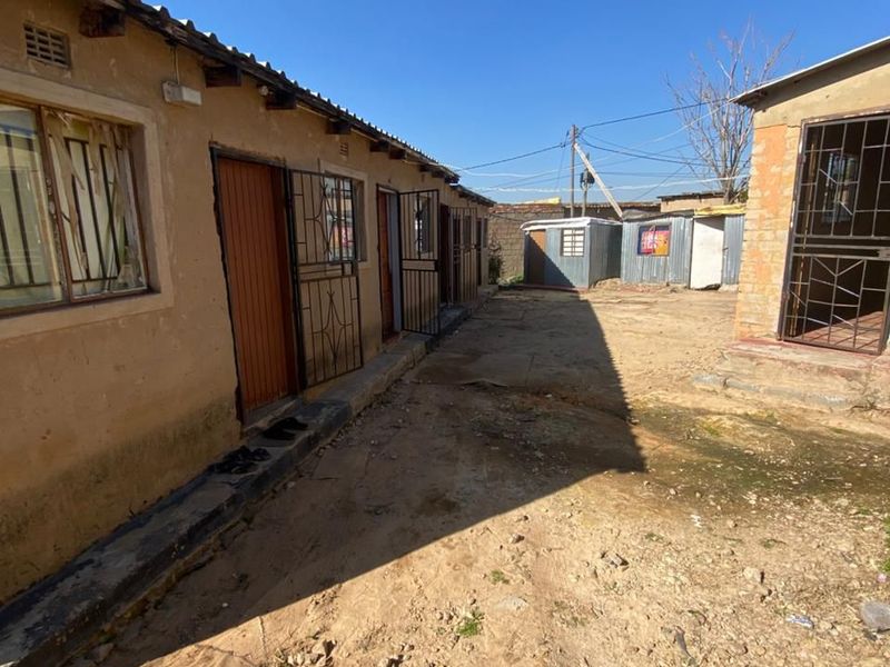 House for Sale in Bramficher Soweto - Photo 2