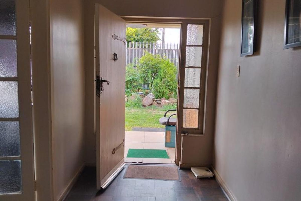 THREE BEDROOMS HOUSE FOR SALE IN LINMEYER - Photo 3