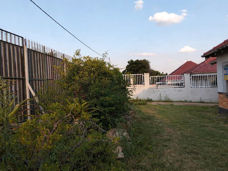 THREE BEDROOMS HOUSE FOR SALE IN LINMEYER - Photo 2