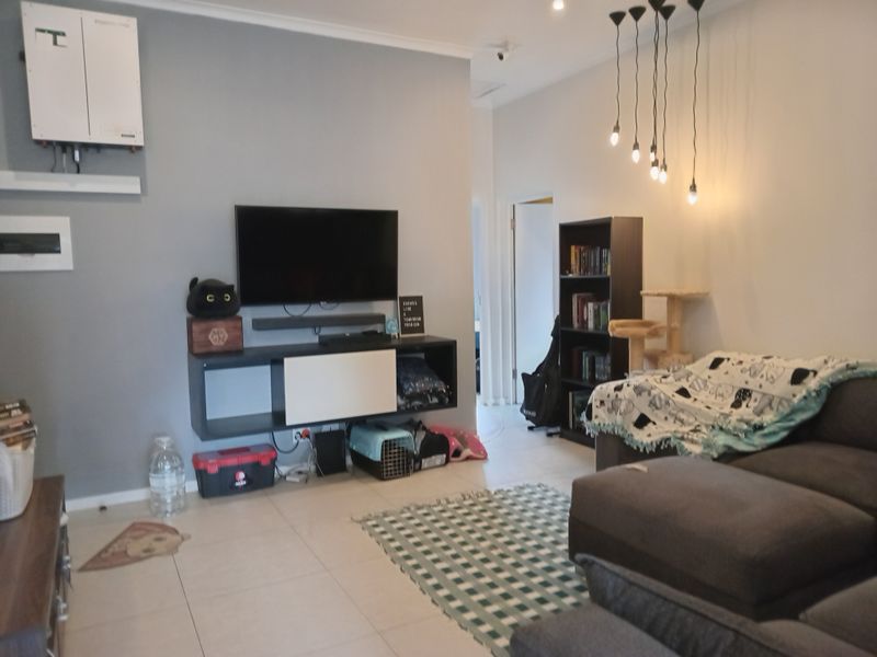 Modern First-Floor Living in a Prime Locati - Photo 10