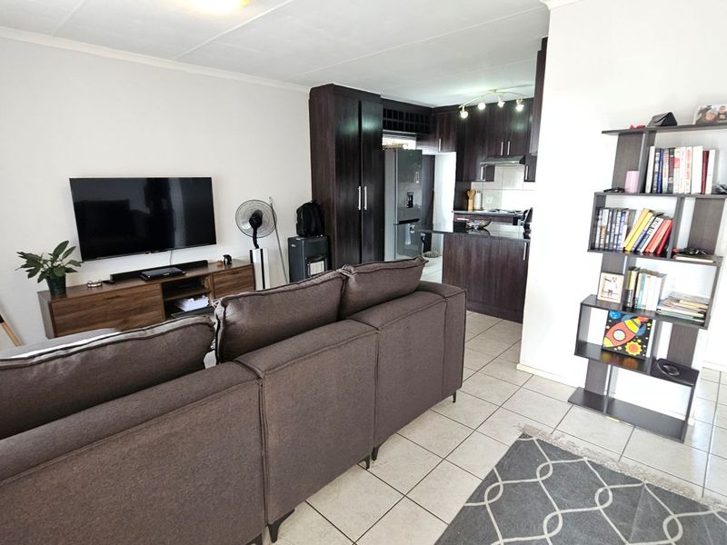 2 Bed, 2 Bath Apartment- Noordwyk - Photo 3