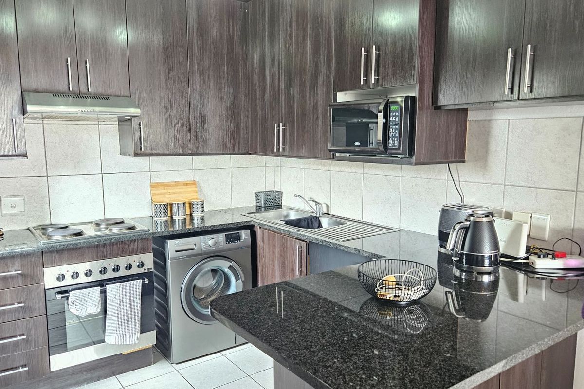 2 Bed, 2 Bath Apartment- Noordwyk - Photo 2