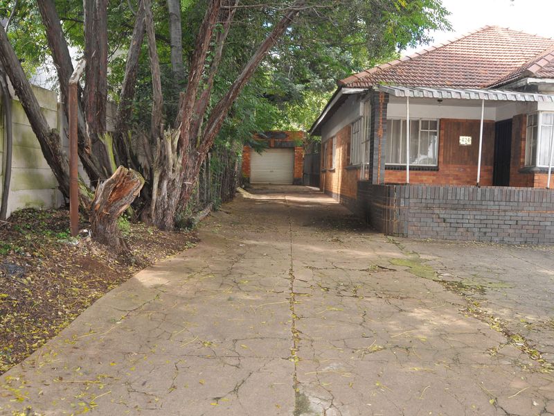 CLASSIC THREE-BEDROOM GEM IN BAGLEYSTON - Photo 2