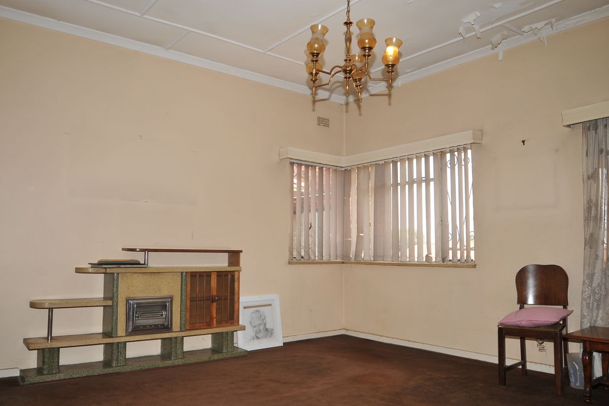 CLASSIC THREE-BEDROOM GEM IN BAGLEYSTON - Photo 4