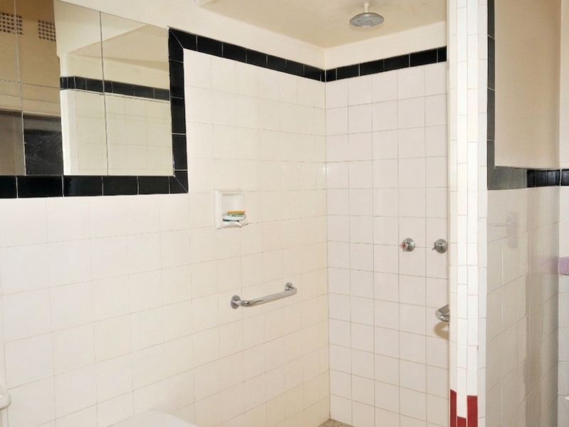 CLASSIC THREE-BEDROOM GEM IN BAGLEYSTON - Photo 10