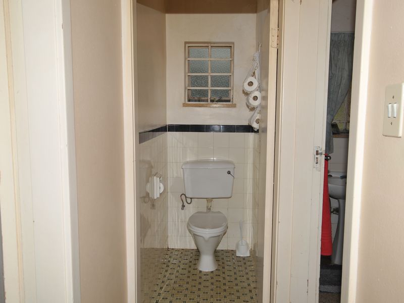 CLASSIC THREE-BEDROOM GEM IN BAGLEYSTON - Photo 9