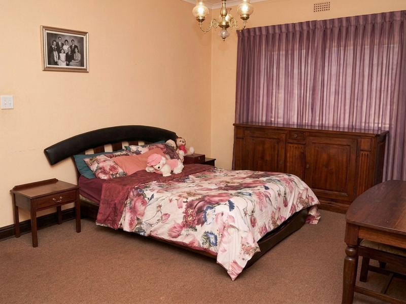 CLASSIC THREE-BEDROOM GEM IN BAGLEYSTON - Photo 7