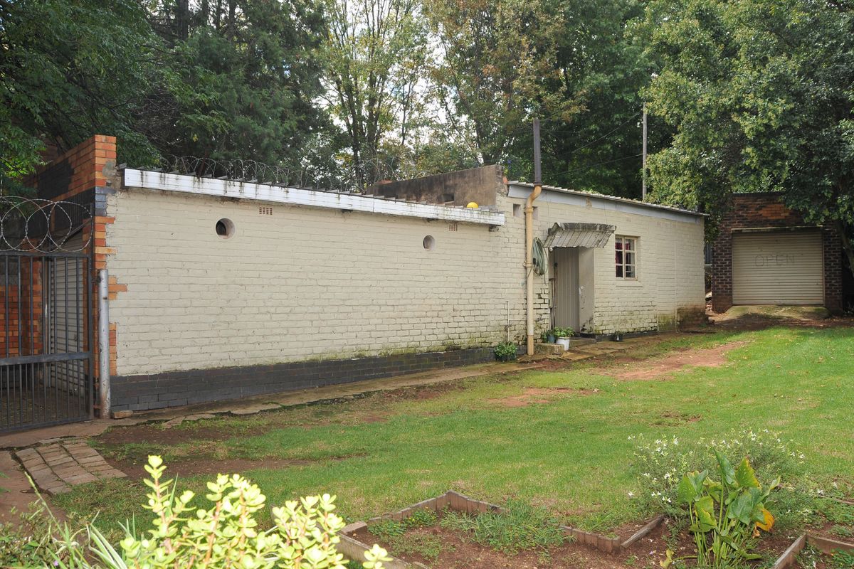 CLASSIC THREE-BEDROOM GEM IN BAGLEYSTON - Photo 3