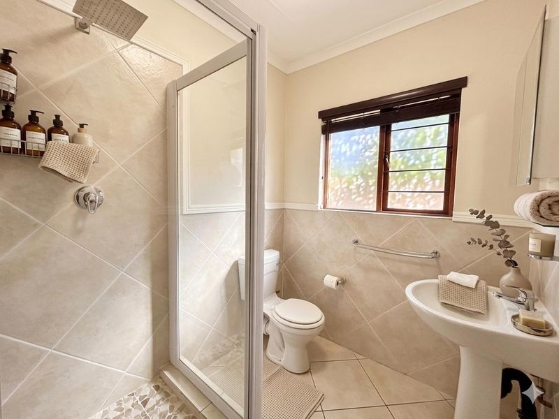 Space. Sunlight. Versatility. - Photo 9