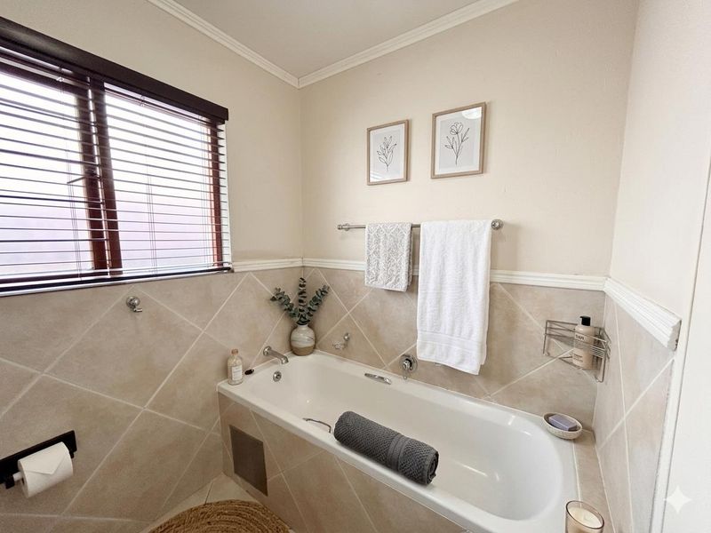 Space. Sunlight. Versatility. - Photo 7