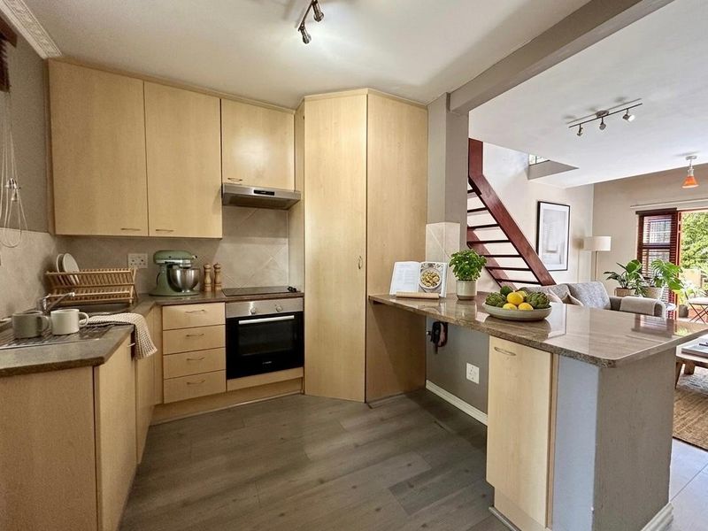 Space. Sunlight. Versatility. - Photo 2