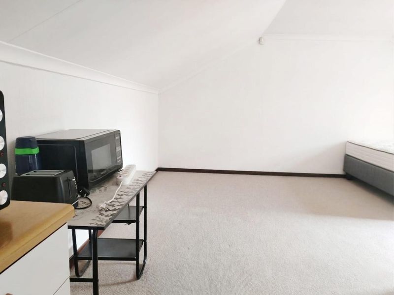 Studio Apartment To Let in Edenburg, Sandton - Photo 8