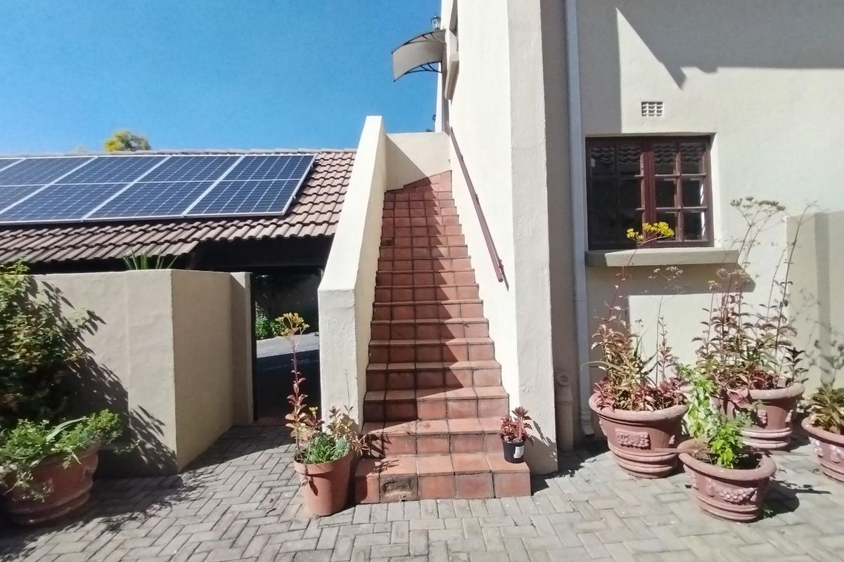Studio Apartment To Let in Edenburg, Sandton - Photo 5