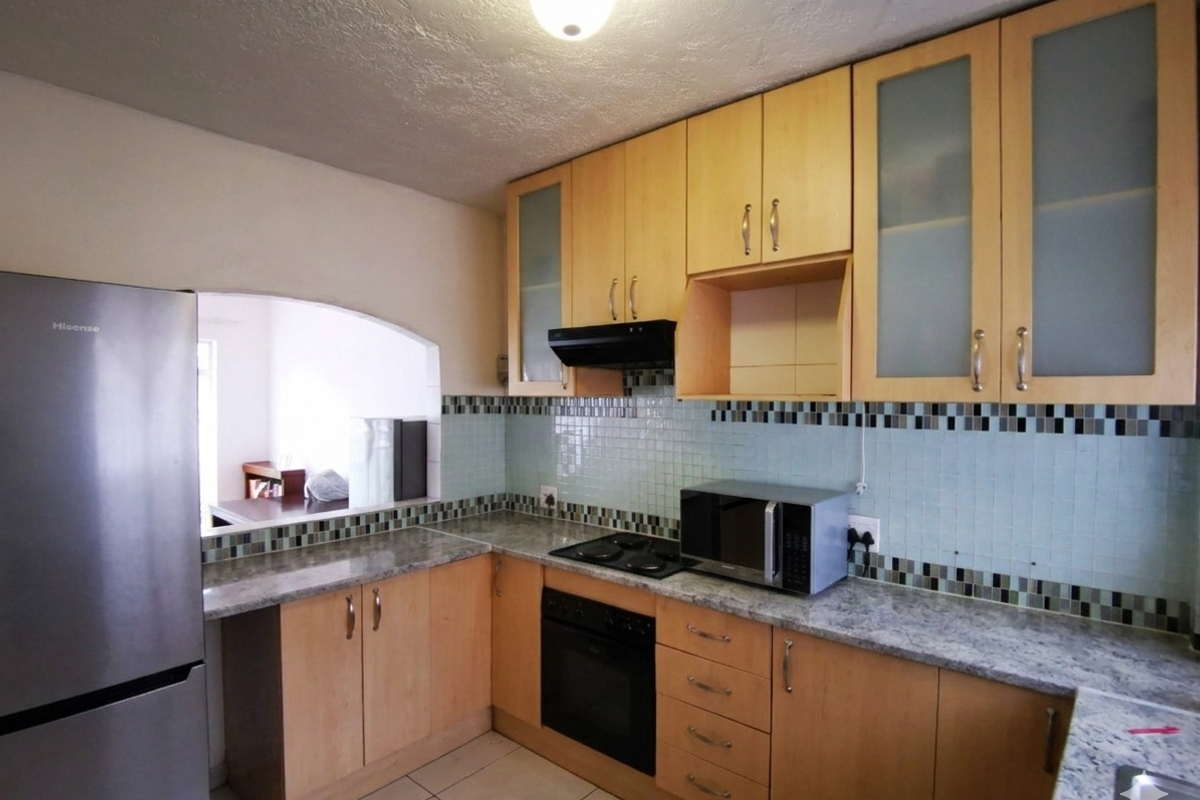 Neat and Tidy 2-Bedroom Townhouse with Private Garden - Lyndhurst - Photo 3