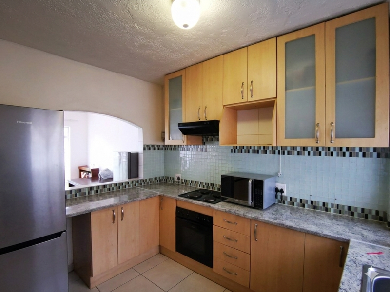 Neat and Tidy 2-Bedroom Townhouse with Private Garden - Lyndhurst - Photo 3