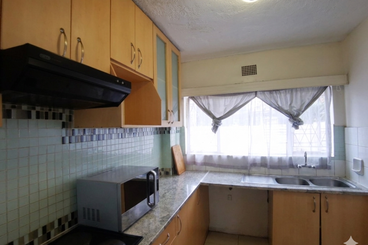 Neat and Tidy 2-Bedroom Townhouse with Private Garden - Lyndhurst - Photo 5