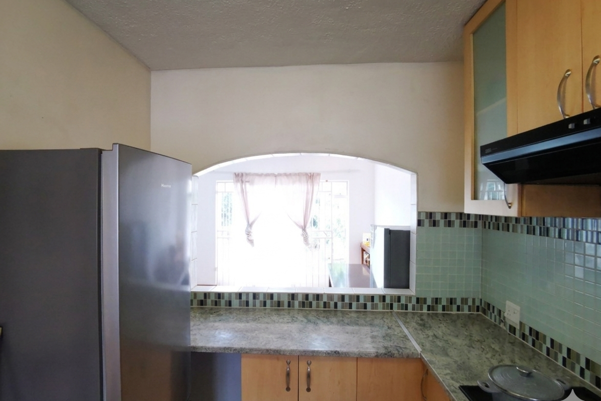 Neat and Tidy 2-Bedroom Townhouse with Private Garden - Lyndhurst - Photo 4