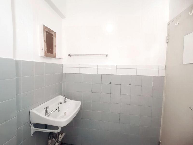 Bachelor Apartment for Sale Berea - Photo 10