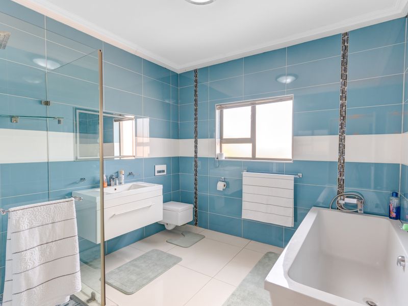 Stunning 6 bedroom home for rent in Heuwelsig Estate - Photo 5