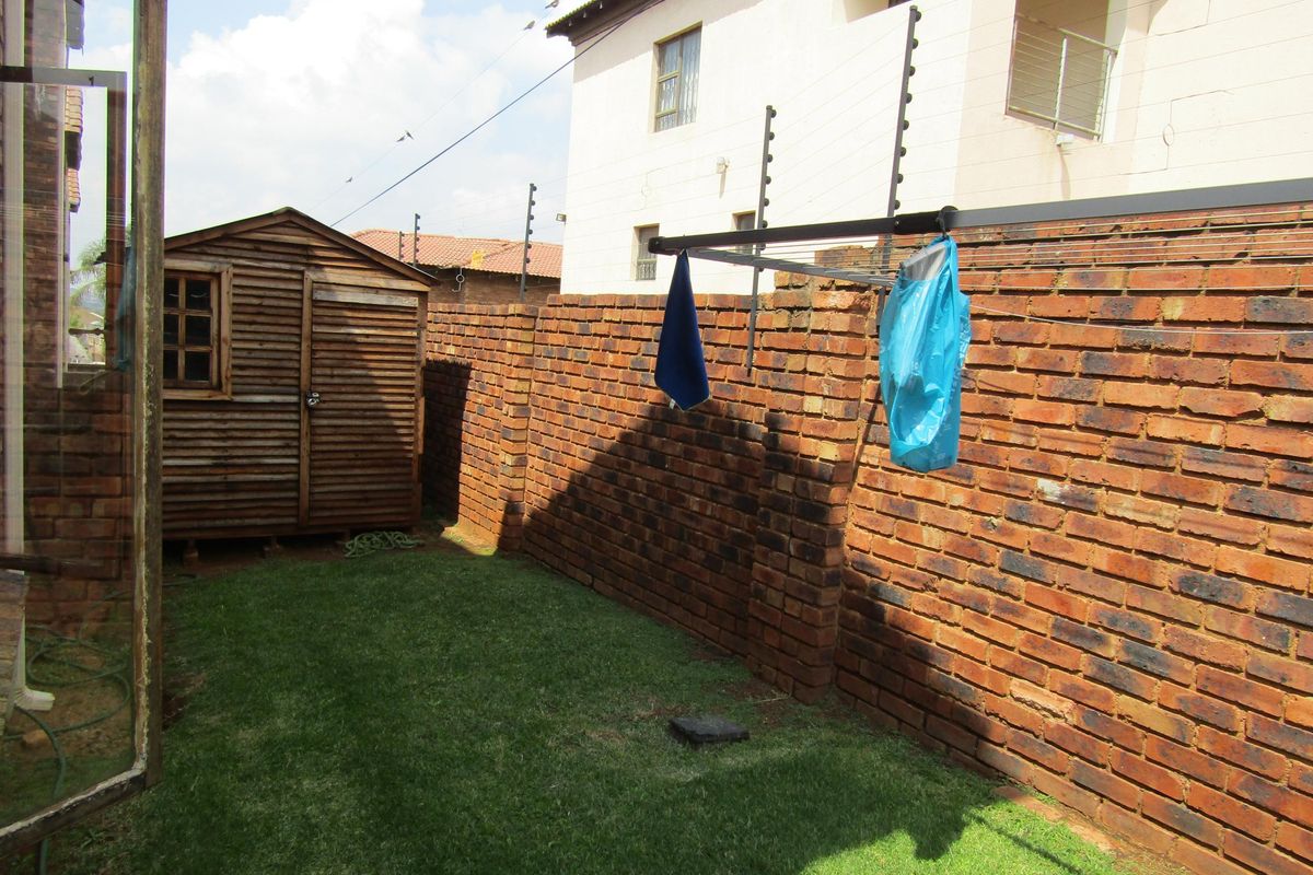 Apartment For Sale In Johannesburg - Photo 5