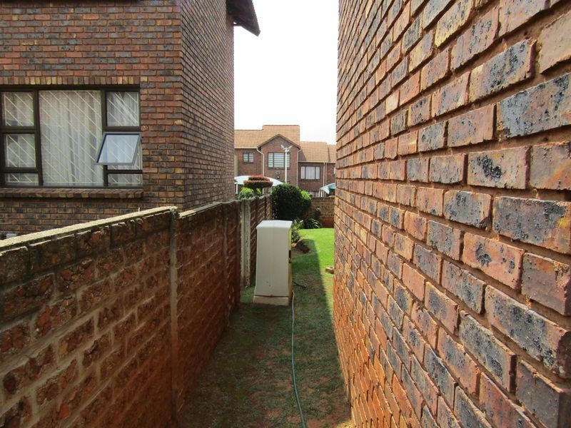 Apartment For Sale In Johannesburg - Photo 4