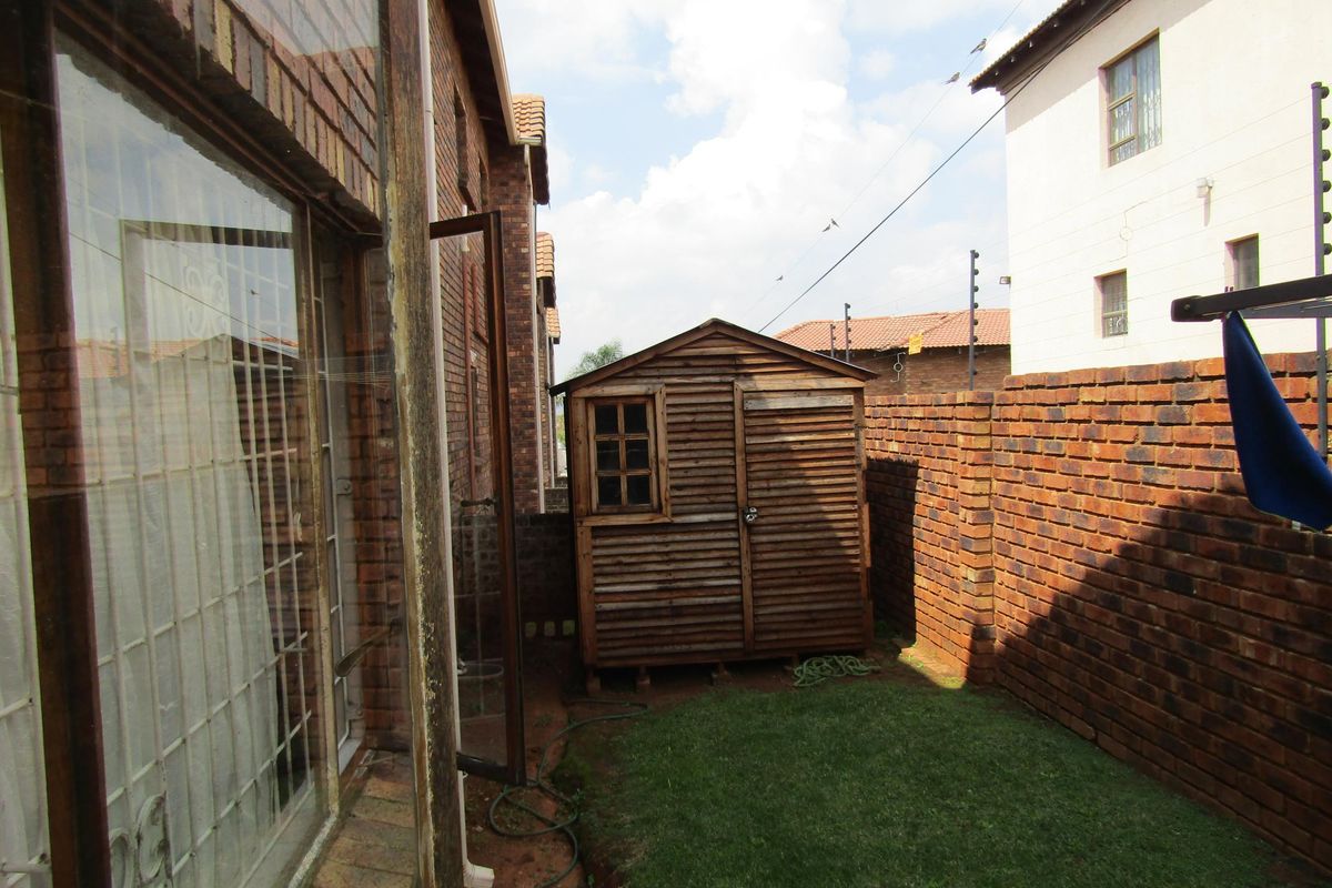 Apartment For Sale In Johannesburg - Photo 3