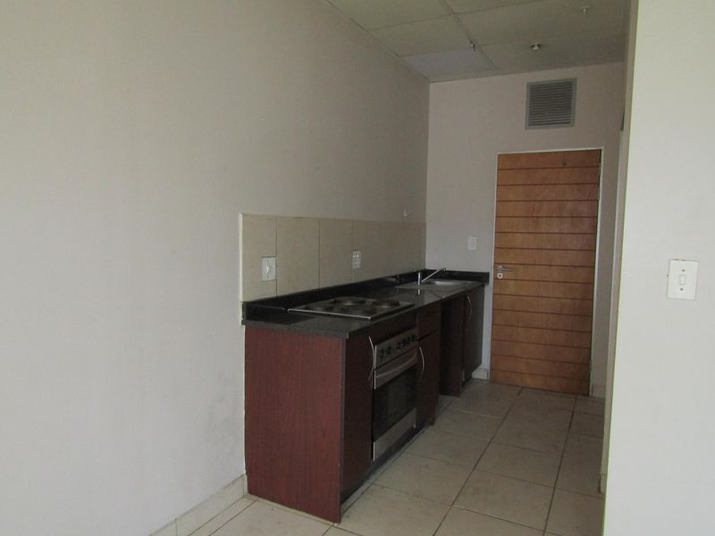 Apartment For Sale In Johannesburg - Photo 3