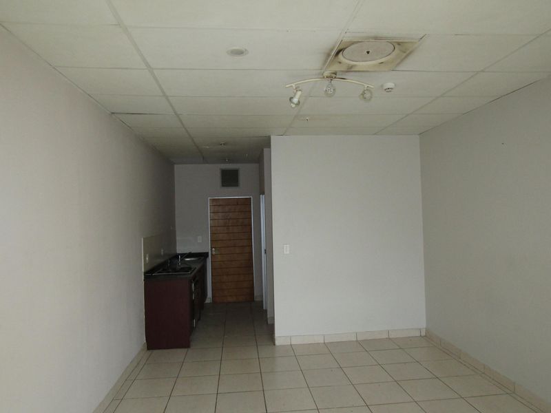 Apartment For Sale In Johannesburg - Photo 2